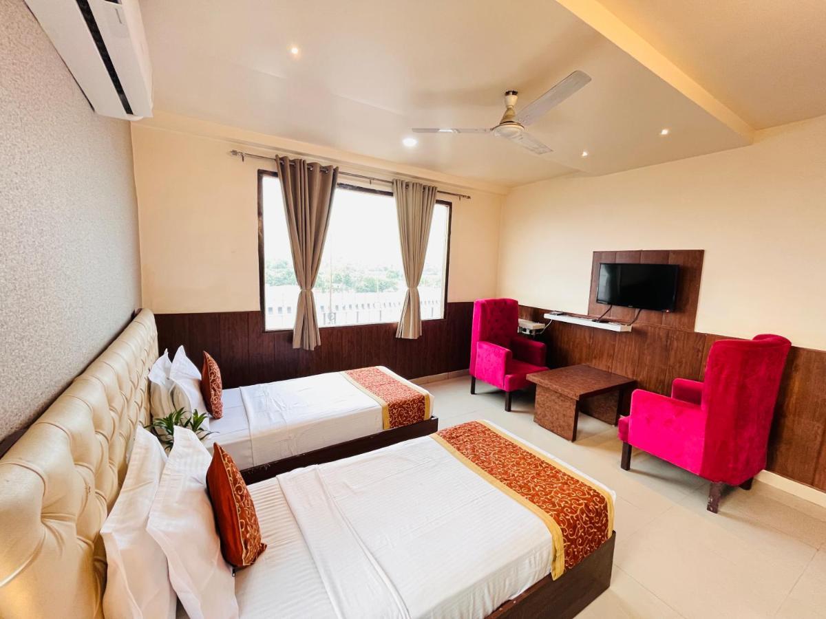 Hotel The Leaf - Gomti Nagar Lucknow Eksteriør bilde