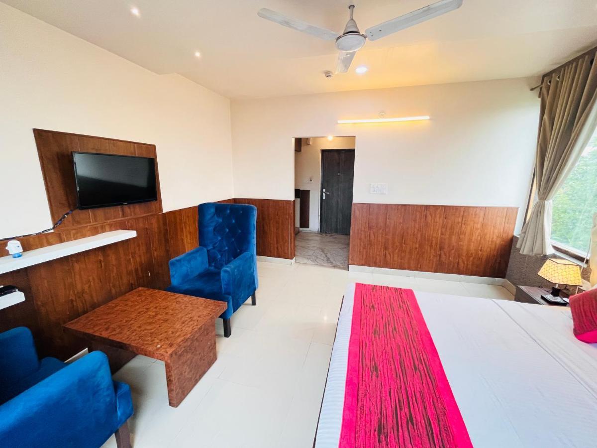 Hotel The Leaf - Gomti Nagar Lucknow Eksteriør bilde