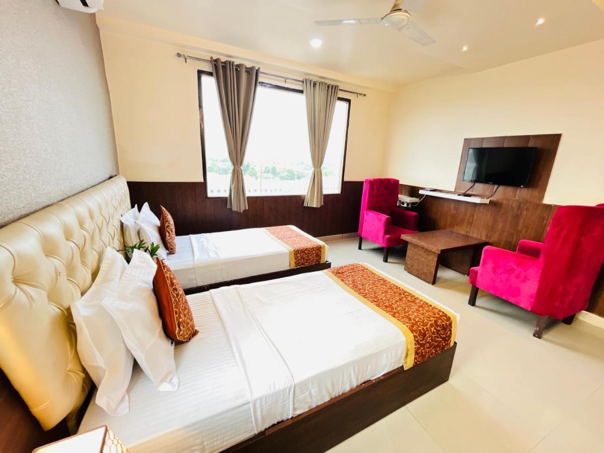 Hotel The Leaf - Gomti Nagar Lucknow Eksteriør bilde