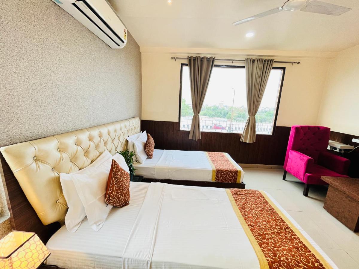 Hotel The Leaf - Gomti Nagar Lucknow Eksteriør bilde