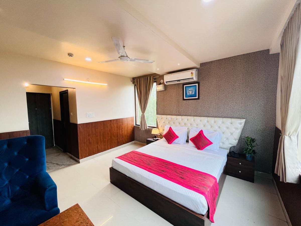 Hotel The Leaf - Gomti Nagar Lucknow Eksteriør bilde