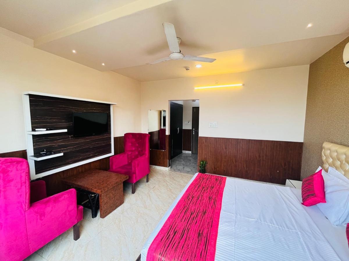 Hotel The Leaf - Gomti Nagar Lucknow Eksteriør bilde