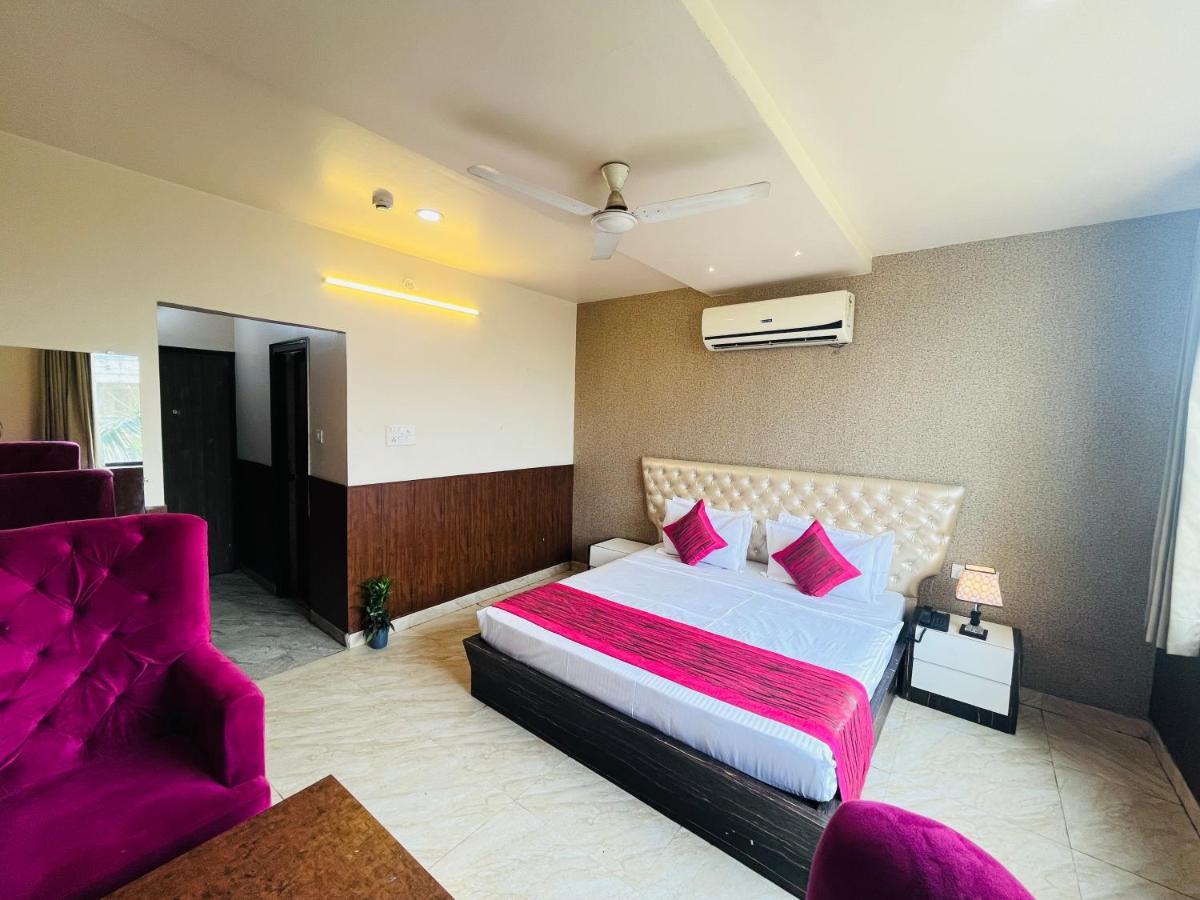 Hotel The Leaf - Gomti Nagar Lucknow Eksteriør bilde